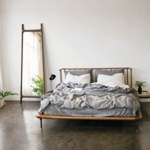 Distrikt 煙燻橡木雙人床架