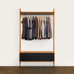 Theo煙燻橡木壁面層架組合(吊衣架與雙抽收納櫃組)